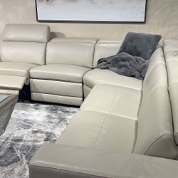 🎀Texline 7-Piece Power Reclining Sectional
Ashley Furniture