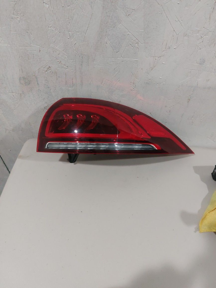 2023 MBZ GLE 350 RIGHT TAILLIGHT
