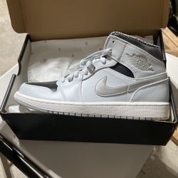 AIR JORDAN 1 Mids