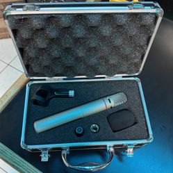 AKG C1000 S Small Diaphragm Multipattern Condenser Microphone