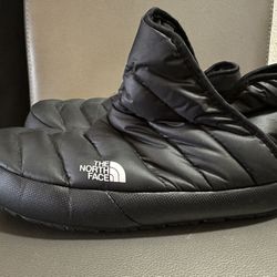 NorthFace Thermoball Traction Shoes Bootie Size 10