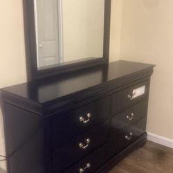BRAND NEW DRESSER WITH MIRROR
