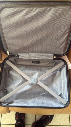 Travelers Club Hard Shell Luggage Suitcase carry on 20 inch
