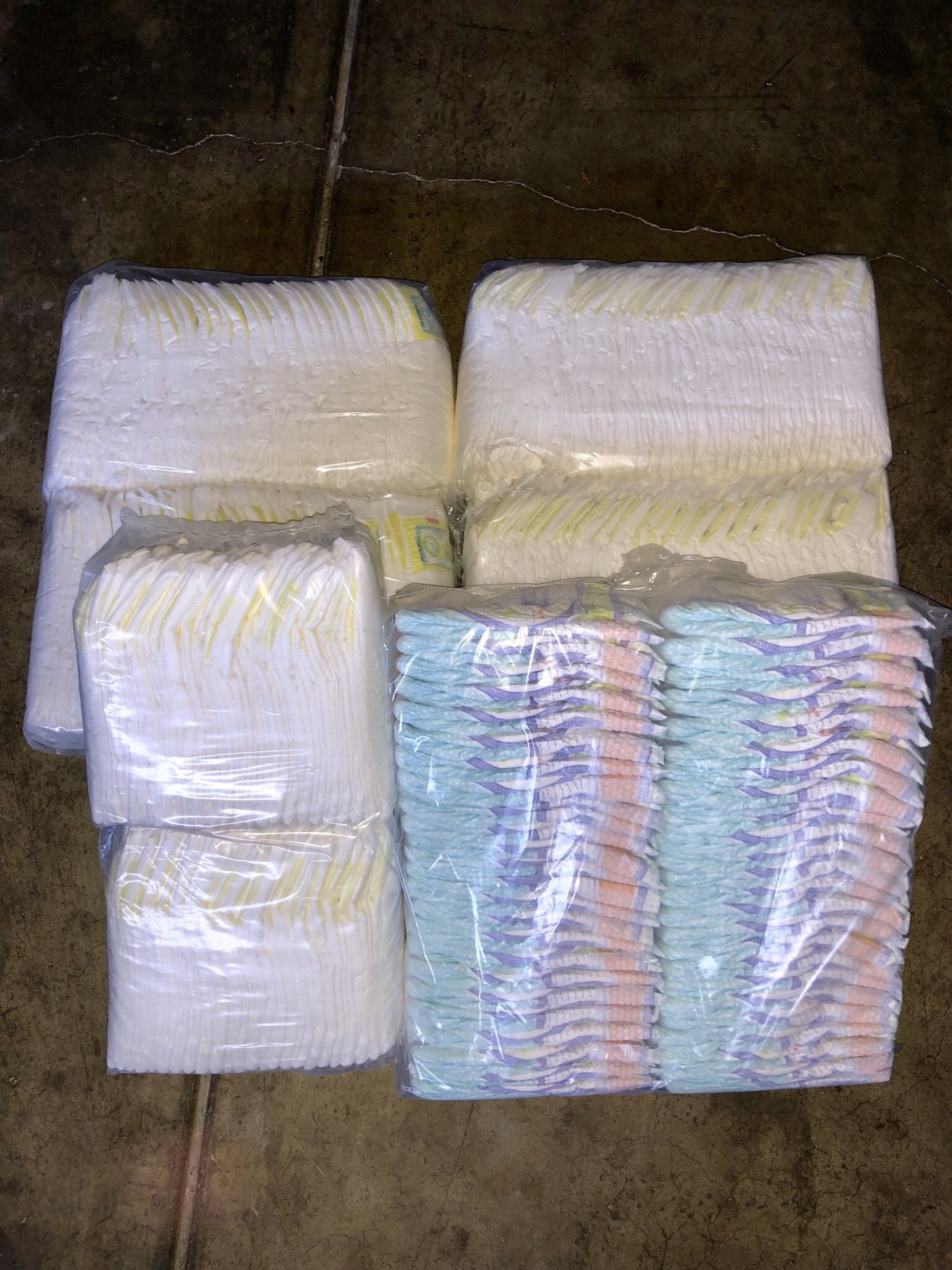 Diapers (Size 1) pampers/huggies