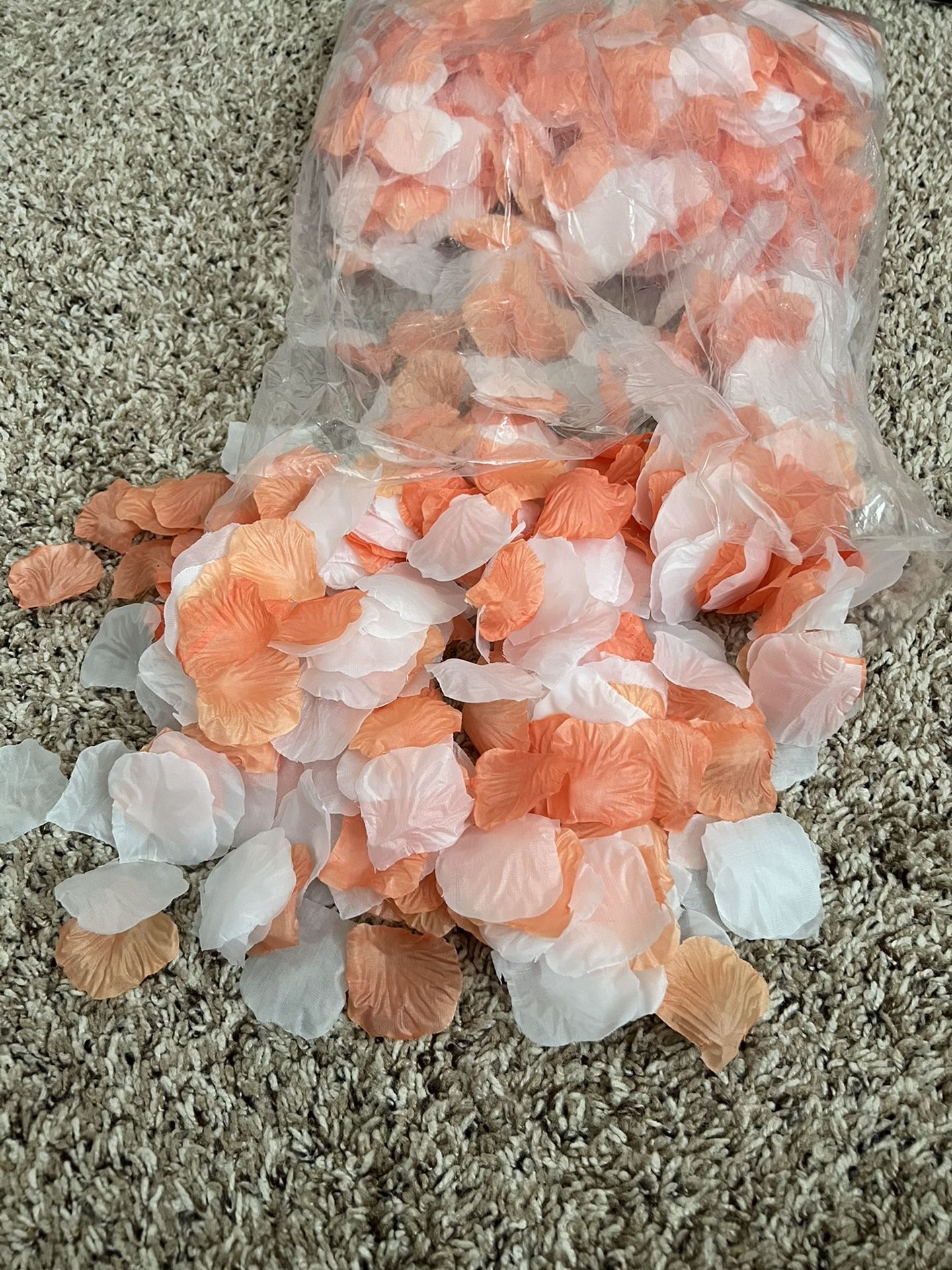500 Peach Silk Rose Petals & 500 White Silk Rose Petals