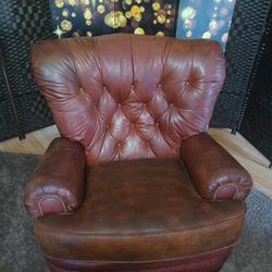 Nice Cozt Chair.. Just Comfort. And No Smoke Or Animals 