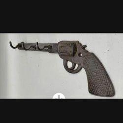 WALL DECOR Coat Towel Cast Iron Western Cowboy Pistol Hanger 10”x4”