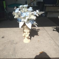Two Beautiful Angel Vases With Flowers And Rain