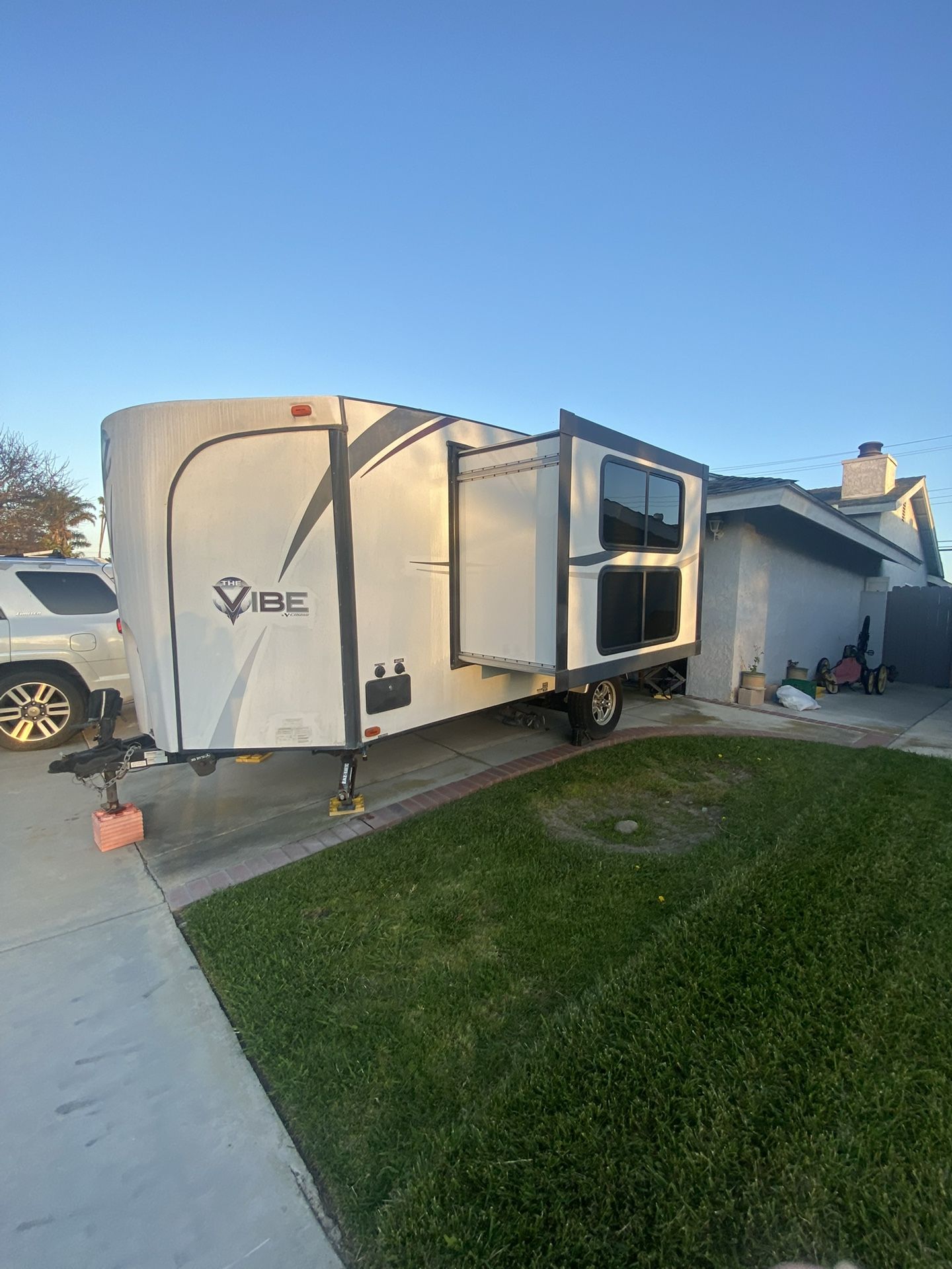 20.5 Vibe Travel Trailer/park In Driveway