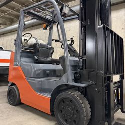 TOYOTA M8 forklift for sale 5500 lb, side shift 