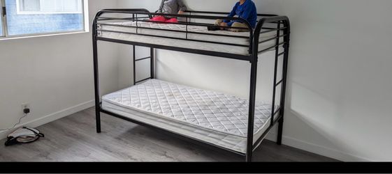 Black Metal Bunk Bed DOSE NOT INCLUDE MATTRES