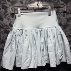 ALO Yoga Women's Grand Sla Pleated Tennis Skirt In Chalk LSize XXS/TTP Light real/greyish color  The ALO Yoga Women's Grand Sla Pleated Tennis Skirt i