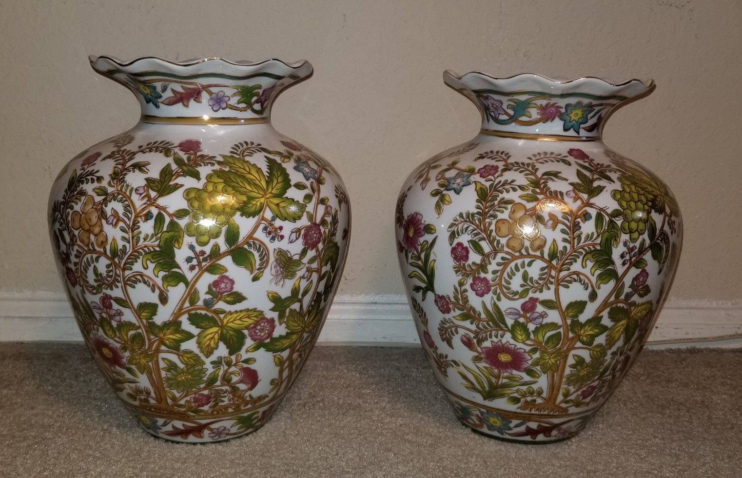 FREE - Set of 2 Beautiful Oriental Vases