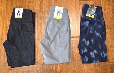 Women’s Leggings Size Medium **BRAND NEW**