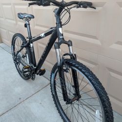 26" TREK MENS KIDS MOUNTAIN BIKE. 16" (S/M). ALUMINUM. 24 SPEEDS. EXCELLLENT CONDITION 👌🏼