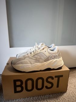 Yeezy boost 700 analog colorway 8 1/2