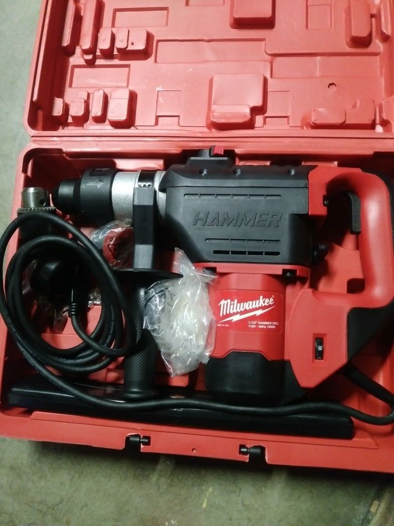 Milwaukee 1 1 2 hammer drill 110v 60hz 1000w deals