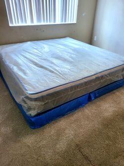 NEW KING-SIZE PILLOW TOP MATTRESS AND BOX SPRING 🆕️