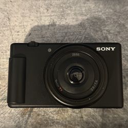 Sony ZV-1F 20.1MP Vlogging Camera Black W/Battery 