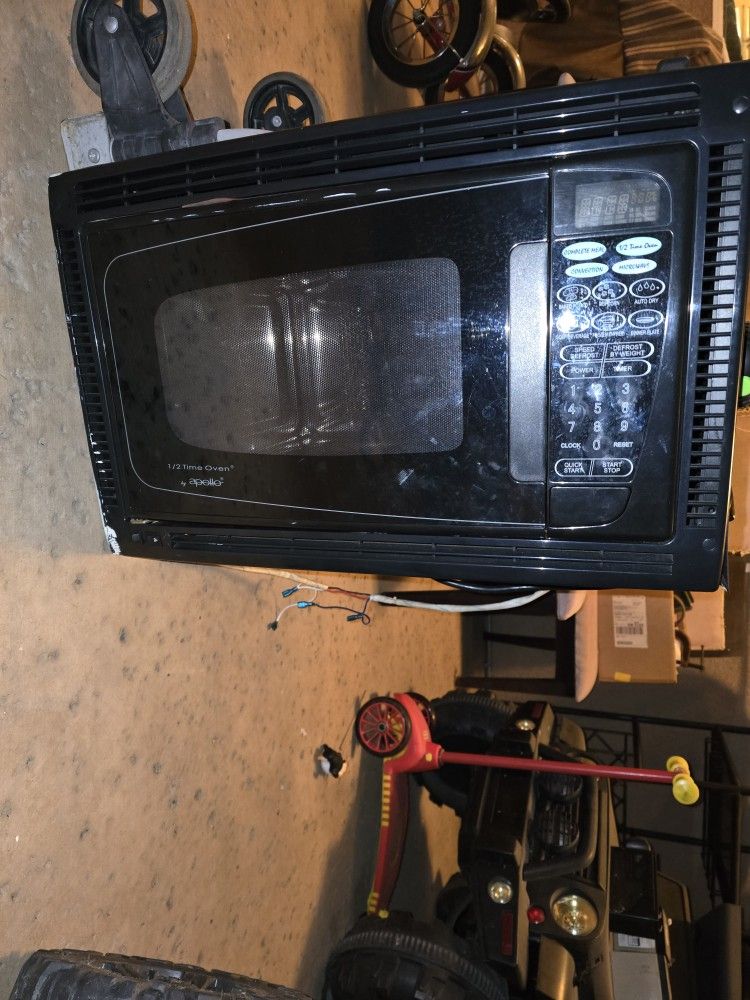 Apollo RV Microwave oven