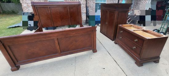 Cherry Wood Bedroom Set – Bed, Dresser & Armoiresett