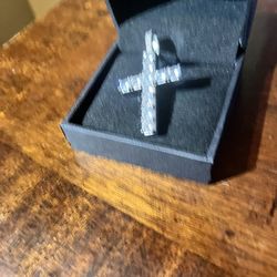 EMPORIUM ICED ZIRCONIA CROSS PENDANT