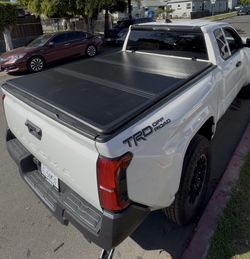 Tapas Duras. Toyota Tacoma Hard Tri Fold Bed Covers