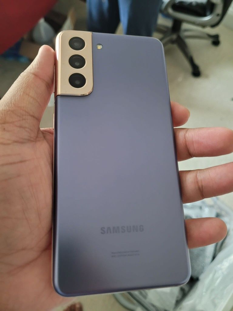 Samsung Galaxy S21 , 128GB  , Factory Unlocked,  Excellent Condition Like New