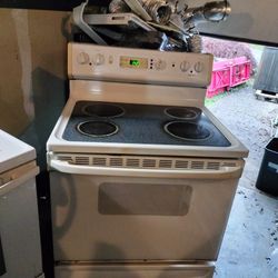 GE White Glass Top Range (Stove/Oven) - Can Deliver 