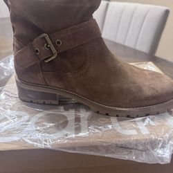 Woman Boot Size Medium 9 