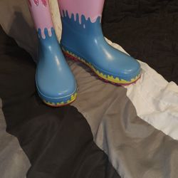 RAINING BOOTS 