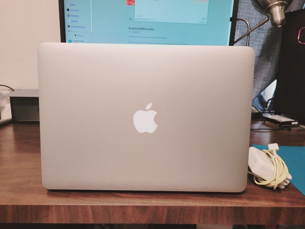 MacBook Air Laptop. Core i5, Microsoft Office, 12