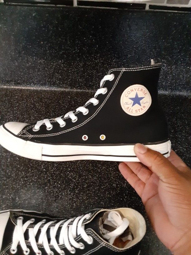 Converse mens 9.5 Great Condition