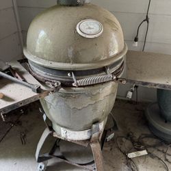 Bayou Classic Cypress Ceramic Kamado Grill