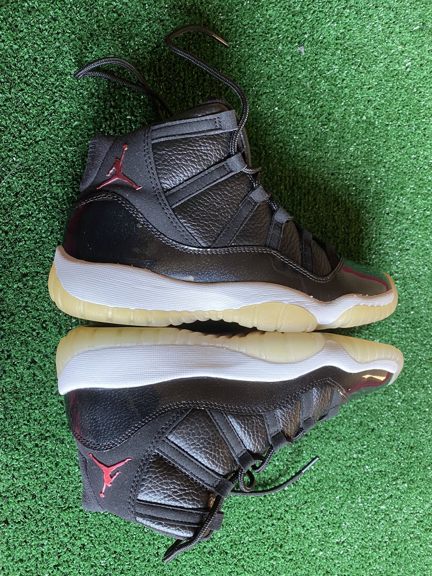 Jordan 11 (72-10s) size 6y almost brand new can’t tell a thing only worn 1c