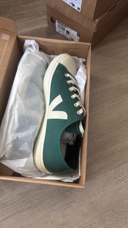 Veja trainers for men size 11.5
