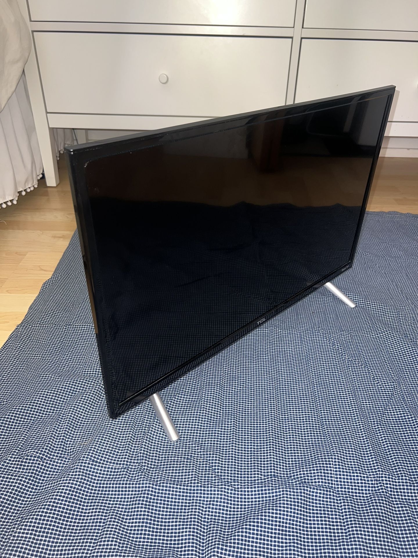 TCL 28S305 28-Inch 720p Roku Smart LED TV (2017 Model)