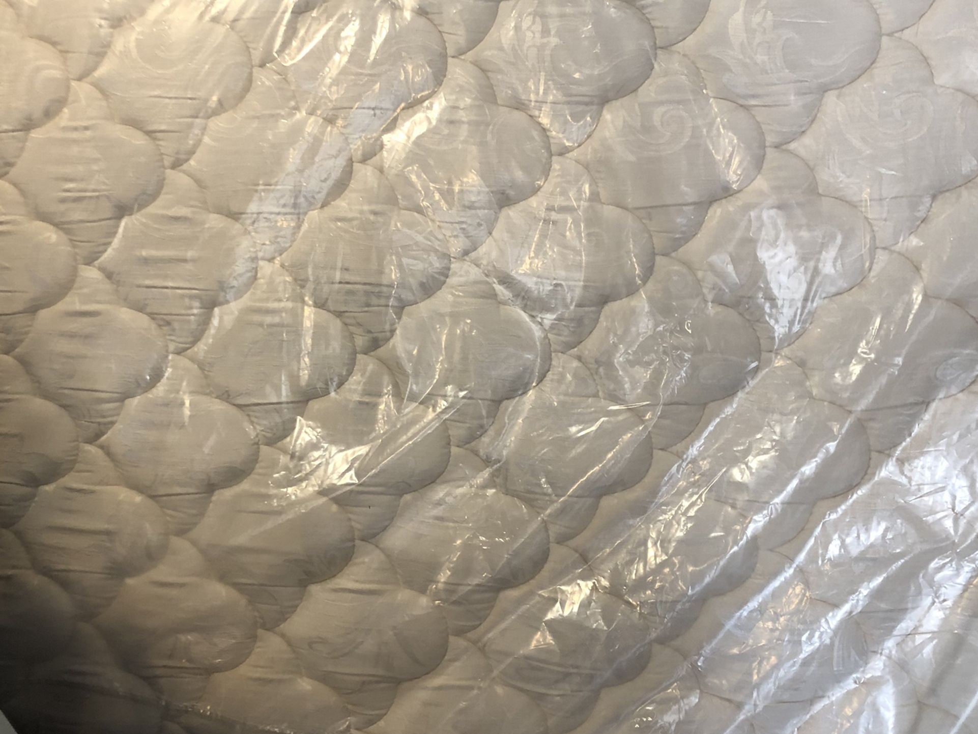 Pending- Queen mattress Box Spring Used-free