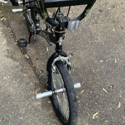 Avigo 20 Inch Boys Bike And Razor scooter