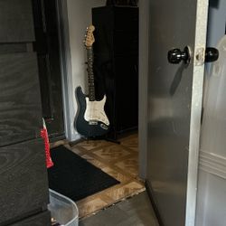 Electric Guitar Still In Good Condition