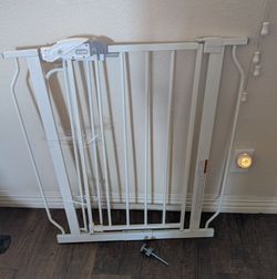 Regalo Safety 29"-38.5" Easy Step Baby Gate, Bottom of Stairs & Doorways