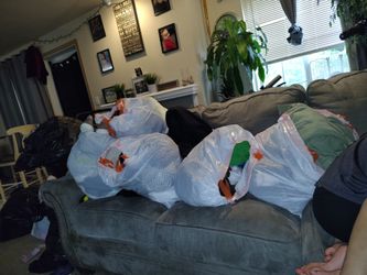 Bags of clothes ( READ DESCRIPTION!)