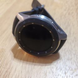 Samsung Galaxy Watch 46mm Silver With Charger