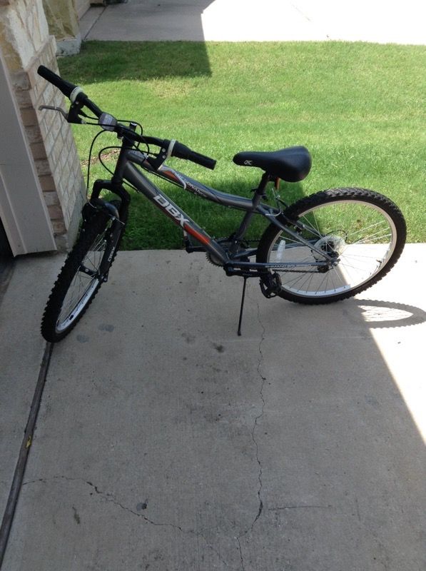 DBX Boys' Cascade Mountain Bike