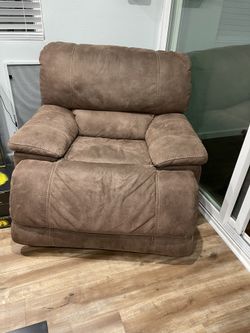 Power Recliner Good Condition