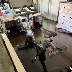 Peloton Bike With 2 Lb Weights, Mat And Size 7 Shoe 