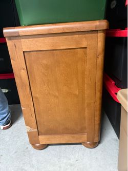 Bedside chest