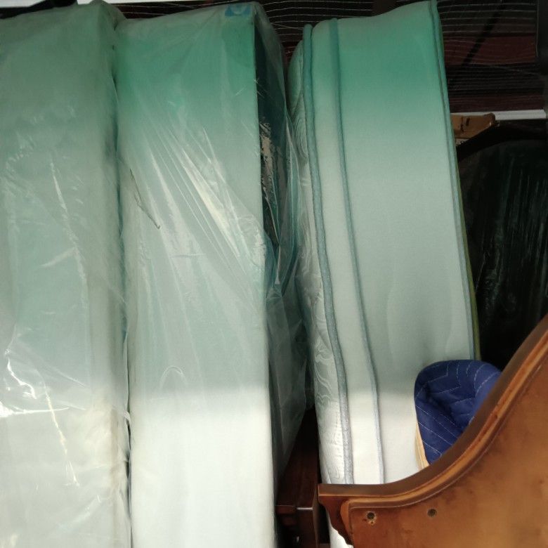 Plush Queen Mattress Set Like New