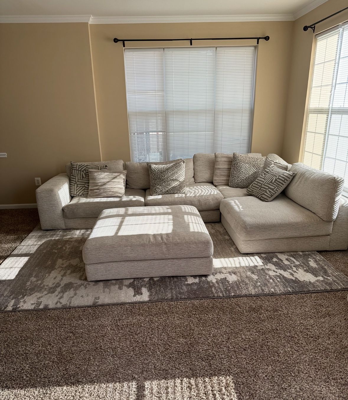 Cindy Crawford Home Monterey Park Off-White 7 Pc Sectional Living Room