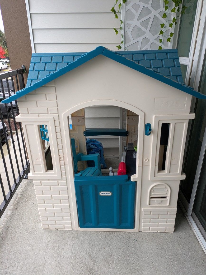 Little Tikes cape cottage